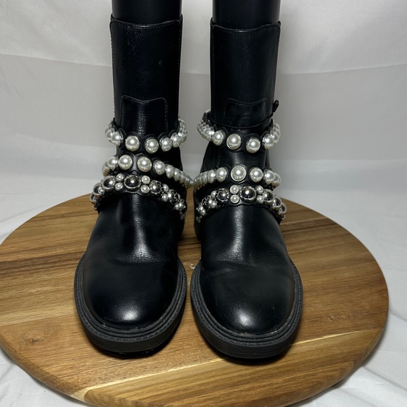 Zara Pearl Strap Black Leather Low Heel Chelsea Boots Women's size 39 (8.5 US) - Picture 2 of 11